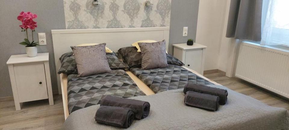 Pompar Belvarosi Apartman Szeged Exteriör bild